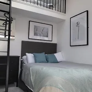 https://stunning-new-build-mezzanine-style-apartment.cambridgehotelsuk.com