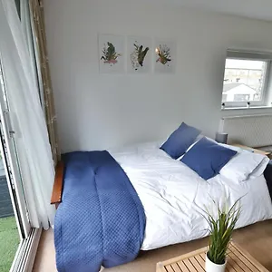 https://garden-tower-flat.cambridgehotelsuk.com